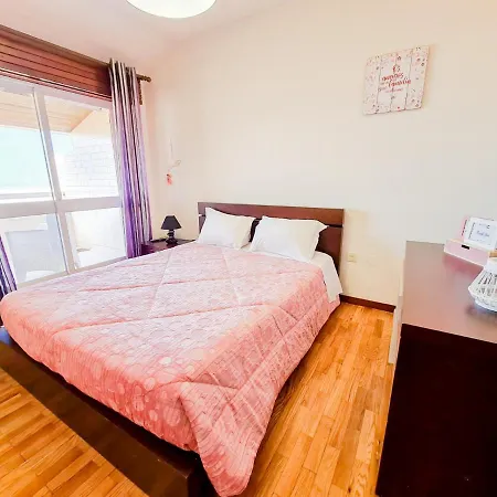 House In Beach- Oporto בית נופש