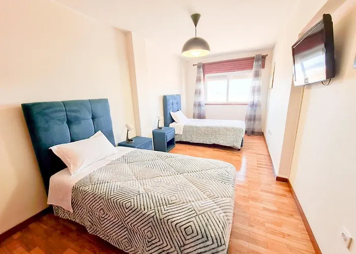 House In Beach- Oporto בית נופש *